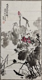 当代著名画家崔如琢《荷花》四尺整纸软片(早期精品)，1944年生于北京，美籍华人，著名书画家、鉴赏家。5岁习传统文化，曾拜师秦仲文、李苦禅等。其作品《荷风盛世》等知名，在山水、花鸟等方面成就突出。2016年向故宫捐赠1亿元。2022年以6.1亿元总成交额连续8年蝉联胡润中国艺术榜榜首。