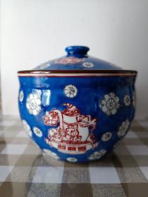 景德镇制青花红彩茶叶罐，13x13厘米，局部有点脱彩，不影响使用。