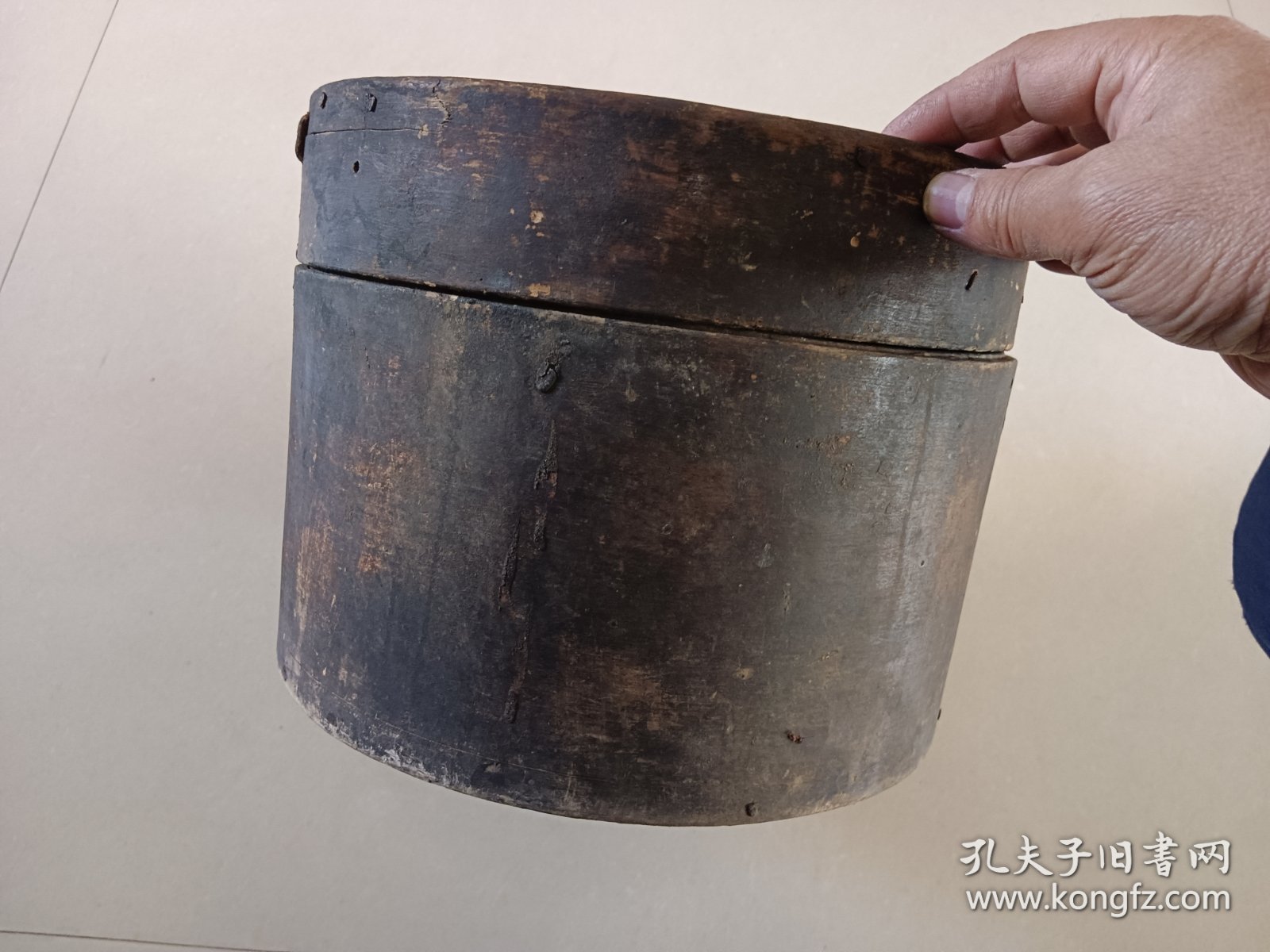 老帽盒 上盖下底拼板 盖子边老裂锯钉修补 高19.5直径26