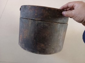 老帽盒 上盖下底拼板 盖子边老裂锯钉修补 高19.5直径26