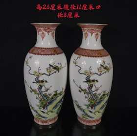 旧藏雍正年制，花鸟纹福禄寿小花瓶一对！器型漂亮，纹路清晰，品相规整，成色如图！
