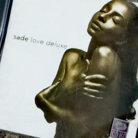 sade love deluxe莎黛华丽爱情，金CD ，单碟，台北风潮音像发行 ，带英文歌词，品相完美。