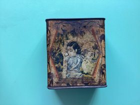 特惠价。少见民国旗袍美女图，民国北京英德泰茶庄老茶叶盒，民国北京前门外大栅栏，老盒漂亮完整上有地址电话等P s百年老物件品自鉴，要求完美者慎拍