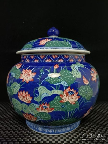 瓷器，清，蓝釉粉彩荷花纹盖罐，.尺寸31.5㐅29厘米。，
