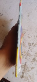 正版老卦书《周易卦象预测》，邵伟华。风水入卦丛书，很多的卦图，本书分卦象卦象预测法，卦象入门、起卦、断卦象、六爻预测法、六爻成卦四要素、六爻预测知识、断卦爻，预测例题解，论断年命盘，坦荡泄天机，本书还介绍了邵伟华最新的二十个神奇卦例，读者可从中学到邵氏断卦神技精奥之处。很值得学习和收藏的一本周易学在算卦上的具体运用！