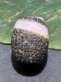 精美药师玛瑙龙鳞风化纹桶珠一个，。