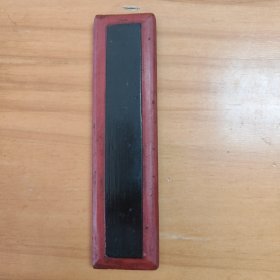 一个红漆木家具配件，可做文房摆件或镇纸用。