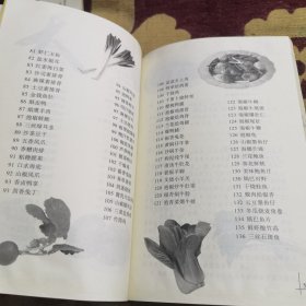 天府名师菜（由四川大厨彭进、潘胜林编写，本书以图文并茂的形式介绍了：豆瓣肘子、腐皮拌卤肉、豆渣蒸肉、火腿银牙等四川菜的制作过程、注意事项、主料、辅料、调料等内容。本书选收的160余款江湖菜品均做了详细的介绍。书中除了介绍天府名师菜的基本起源以及分化过程外，还就各种相对应的人文典故、烹饪方法和博物记忆等做了介绍，作者用浅显易懂、风趣温暖的语句记录下了一个个关于美食的小故事。）