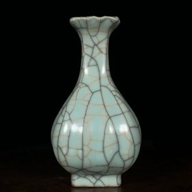 官窑四方瓶，高17直径9cm