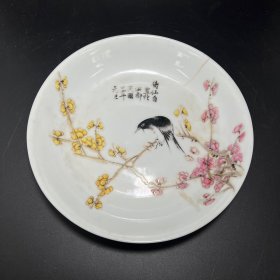 【顶级精品】民国 细路精品 花鸟粉彩瓷盘一对 带款识 南昌兴华出品 翎毛绘画精美 花卉颜色艳丽舒朗 胎细瓷白 一对 一件全品 一件仅有一道小冲