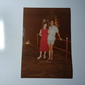老照片-90年代初一对年轻母女在张家界黄龙洞留影