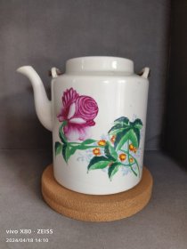 五十年代江西景德镇第三瓷器手工业生产合作社出品手绘花卉提梁壶