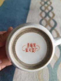 景德镇蓝天瓷厂贴画茶杯 品相如图胎带瑕疵 无磕无碰