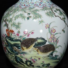 清乾隆粉彩安居乐业纹双耳蒜头瓶尺寸33*19厘米