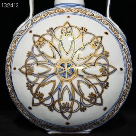 明宣德青花描金宝相花纹双耳扁瓶,