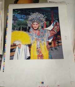 山东新华印刷厂年历宣传画排版样稿《贵妃醉酒》——排版样稿带色标，带标线，还未上印年份月份，未裁切(尺寸为60x45cm)——更多电影海报请进店选拍选购！圆筒邮寄。库存好品，值得珍藏！！【编号3951】
