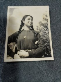 志愿军老照片 漂亮的女战士1955年（张行筠存留）
