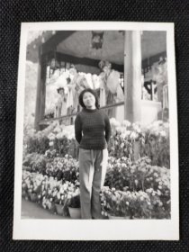 1980年代《老照片》穿毛衣身材很好的女子
