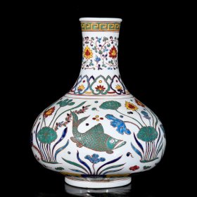 明宣德五彩连年有余纹天球瓶;41x34厘米