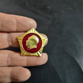毛主席小像章，五角星，品相如图