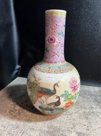 80年代，景德镇国营艺术瓷厂，手绘孔雀牡丹天球瓶，划伤y
