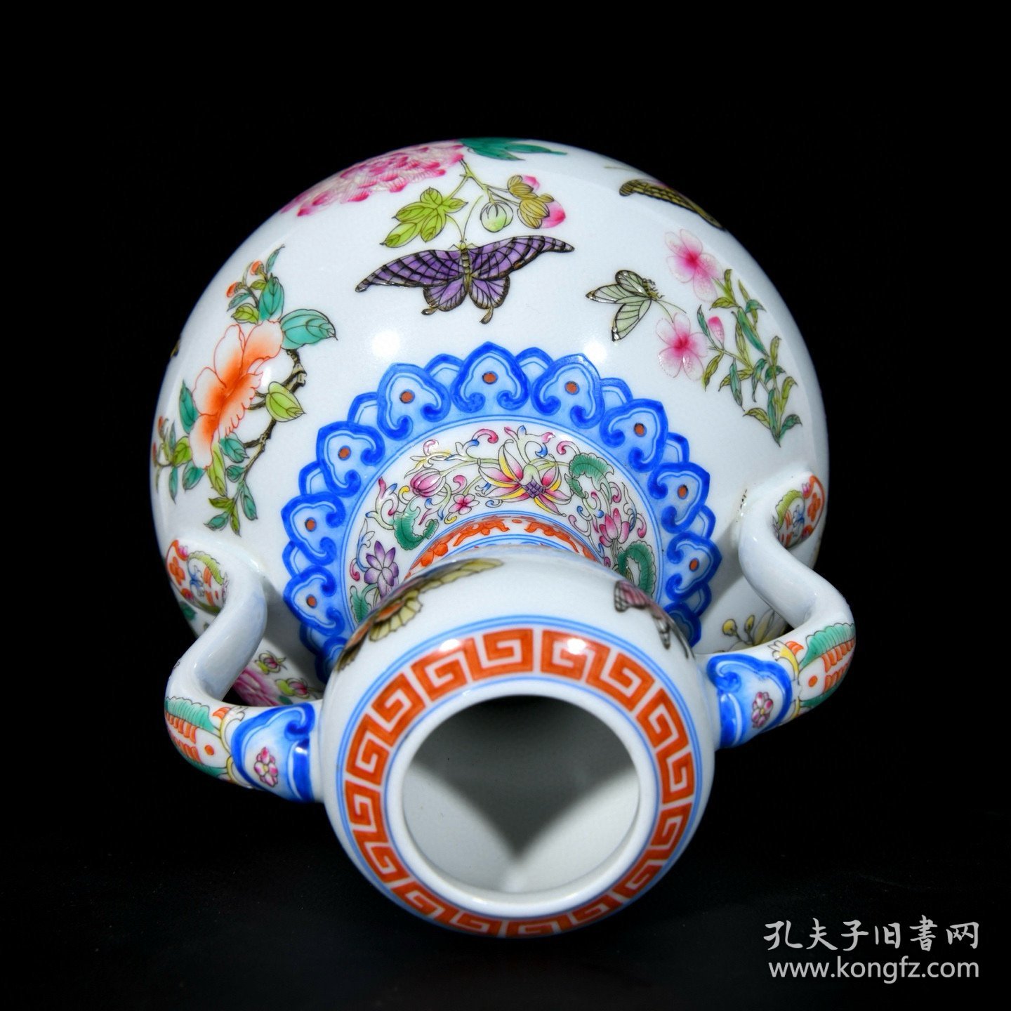 清雍正珐琅彩花鸟蝶恋花纹如意尊一对23x17厘米