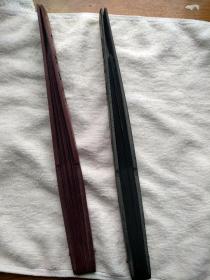 旧藏八十年代老扇骨（书画扇扇骨）两把，没有扇面，是十寸15方的，十三根小骨两个大边的，扇面和现在的十寸15方的相同，包浆厚重。本店多拍邮费合并一公斤以内一个价格