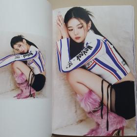 《Cheshire》是韩国女子演唱组合ITZY演唱的歌曲，收录于同名专辑《CHESHIRE》中 （附光盘）