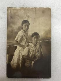 民国时期：姊妹  黑白老照片1张