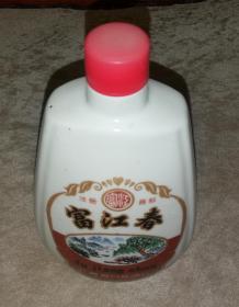 酒瓶：富江春（广西富川县酒厂出品）