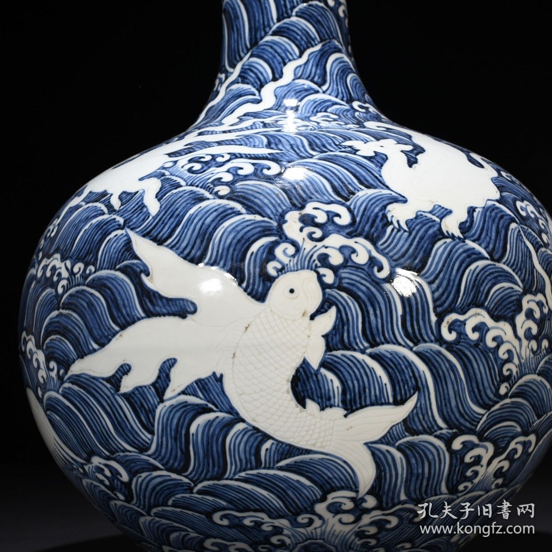 明永乐青花海水刻海兽纹天球瓶 44*32厘米