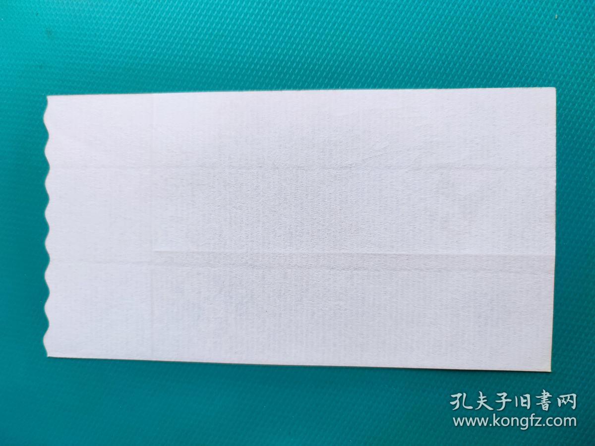 酒标 ： 菊（常相思守全汁利口金酒）（烟台天池酒业有限公司出品）