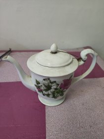 花卉瓷壶