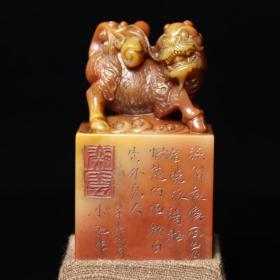 回流典藏品辛未年篆刻家【小池】刻石，寿山石雕刻麒麟印章，石质坚硬，细腻透亮，包浆浑厚，镂空工艺，纹路清晰呈现，收藏观赏之佳品！