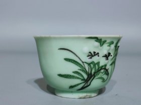 清代豆青釉粉彩瓷茶杯 此器型规整，做工精美，实属难得，保存完好