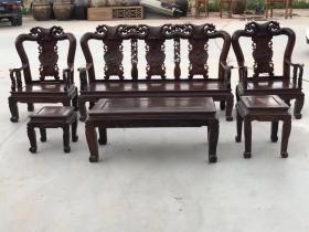 七八十年代上海土豪所用花梨木战国沙发六件套，精选上等花梨木制做而成，面板独板，立柱10厘米直径，品相一流，包浆醇厚，座感舒适，实属精品，包老保真y运费自理