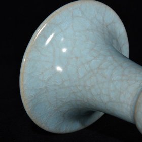 汝窑冰裂纹花觚,15×11厘米