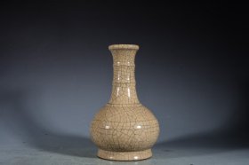 旧藏南宋 哥窑米黄釉弦纹盘口瓶