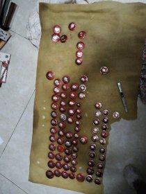 毛主席像章84枚（1一2个小的）