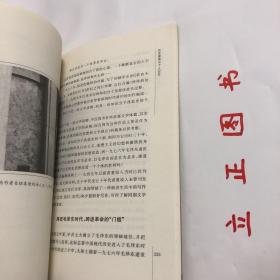 【正版现货，一版一印】邵燕祥散文（图文版）中华散文经典，插图经典版，诗和散文的差别，至少一个分行一个不分行，作者还是清楚的。但散文项下，又区别为散文、随笔、小品、杂文，可就含糊了，只能偷懒，说“不求甚解”。二三十年问，人们说邵燕祥写的是杂文，他乐于点头。不仅因为“杂文”有特定的内涵，即以鲁迅为代表的“杂感文”，进行社会批评和文明批评，他多数所写也大致如此，颇有附骥于鲁迅的虚荣心；