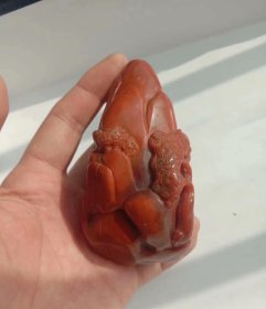 精品南红玛瑙雕件摆件，山水不老松，大块度，无裂非南红，追求完美的朋友慎拍。品相尺寸如图，所见即所得！ 感兴趣的话点“我想要”私聊吧！