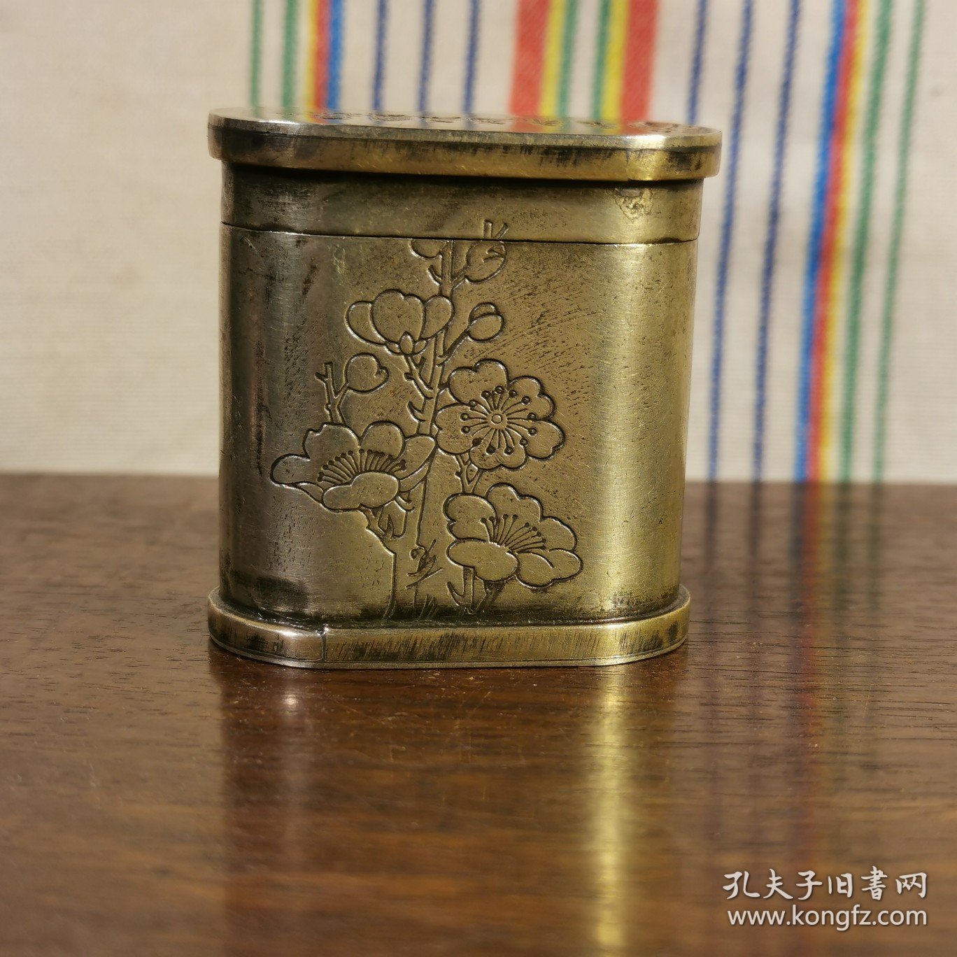 清代时期白铜放大烟膏铜盒一个，雕工精美细致造型独特优美，包浆浓厚十足，皮壳一流完美，品相尺寸实拍实物，大开门的老物件。