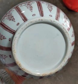 釉里红缠枝莲纹花瓶