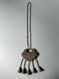 民国五子登科喜鹊登梅铜鎏银长命锁，美品，锁体长5.8厘米，宽4.5厘米，重34.5厘米，800元