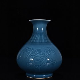 瓷器 清乾隆霁蓝釉刻花果纹玉壶春瓶（回流瓷） 高21厘米 宽17厘米