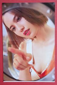 美女演员姜佩瑶为《男人装》杂志拍摄艺术照片，29*20cm，原档照片，这张照片后来入选杂志