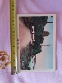 民国时期由北平美专总社出品的杭州西湖十八景，长17厘米，宽11厘米。全品相，色彩艳。
