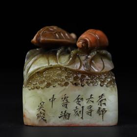 珍藏寿山芙蓉石巧雕【一夜成名】一叶甲虫鸣蝉印章，