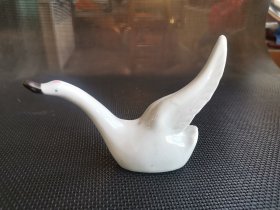 早期567瓷：景德镇釉彩小天鹅（腹部有一条冲线）