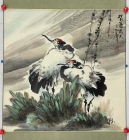 吕鑫，1937年出生，北京延庆人。先生自幼学画，1963年毕业于天津美术学院，深得孙其峰、溥佐、李骆公等书画名家传授，收获益颇丰。现为北京市美术家协会会员、中国老年书画研究会创研员、丰台区老年书画研究会副会长、卢沟书画院副院长、东方书画艺术研究会理事、湖社画会会员、中国书画艺术研究院名誉院长、中国书画函授大学教授。先生写意花鸟画，画风雄厚爽键，结合写生，注重师法造化，笔简意饶，富有情趣。